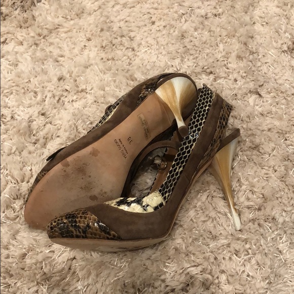 Heels - Picture 3 of 4